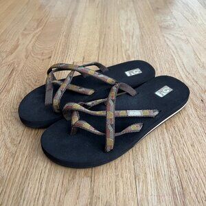 Teva Olowahu Flip Flops Women's Size 8